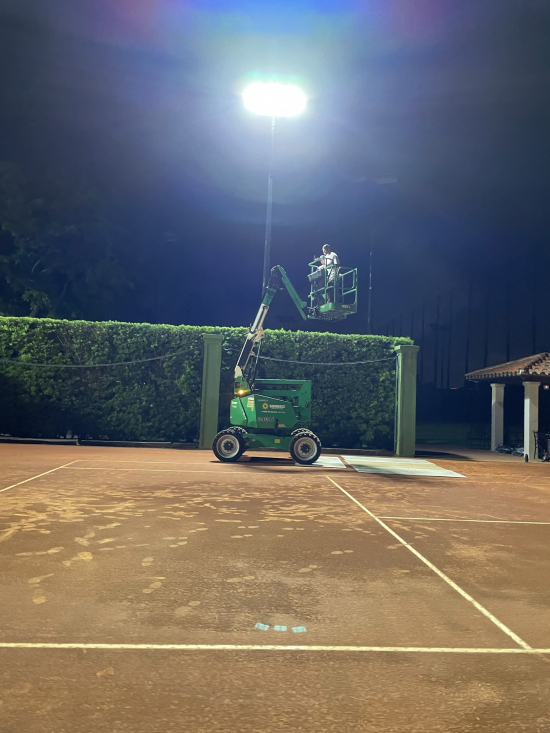 Twin Supplies Lighting Company installs new Pole Light on Clay Tennis Courts